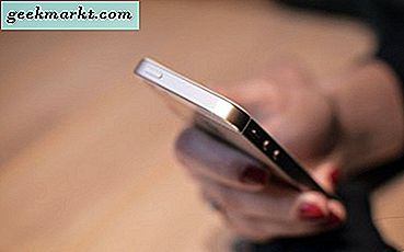 Cách Đặt Ảnh hoặc Ảnh trên Màn hình Khóa của bạn trên iPhone