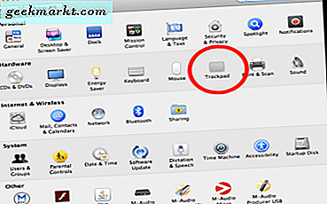 Làm thế nào để đảo ngược / đảo ngược di chuyển trên một trackpad của Apple